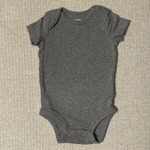 5/$10 Carter’s Short Sleeve Onesie - Solid - 0-3 Mo